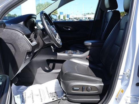 Used 2024 GMC Terrain SLT image 8