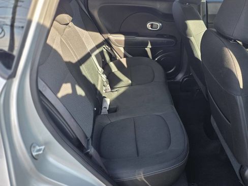 Used 2018 Kia Soul + image 12