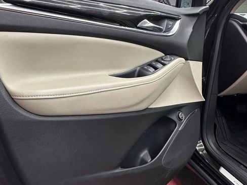 Used 2018 Buick Enclave Essence image 9