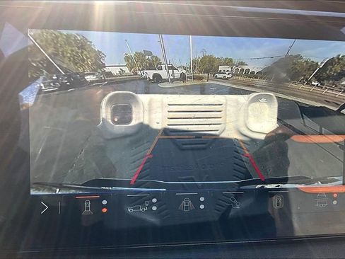 Used 2025 GMC Sierra 2500 AT4 w/ AT4 Premium Plus Package image 14