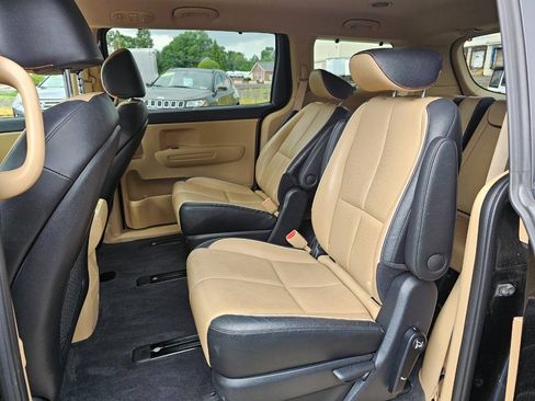 Used 2019 Kia Sedona EX FWD image 10