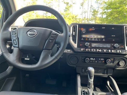 Used 2025 Nissan Frontier SV RWD image 5