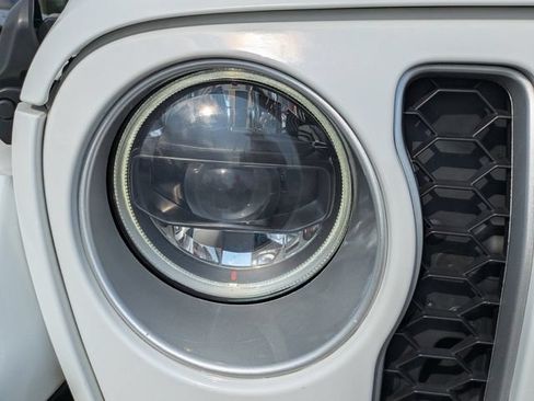 Used 2023 Jeep Wrangler Unlimited Sahara AWD/4WD image 10