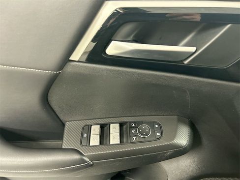 Used 2023 Mitsubishi Outlander SE image 11