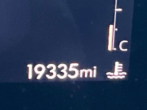 Used 2024 Buick Encore GX Preferred AWD/4WD image 23