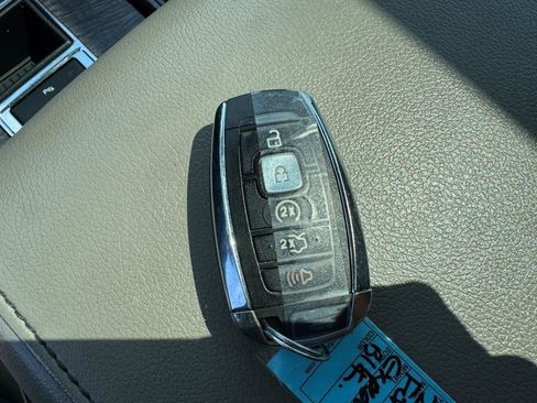 Used 2019 Ford Expedition Limited w/ Equipment Group 301A RWD image 40