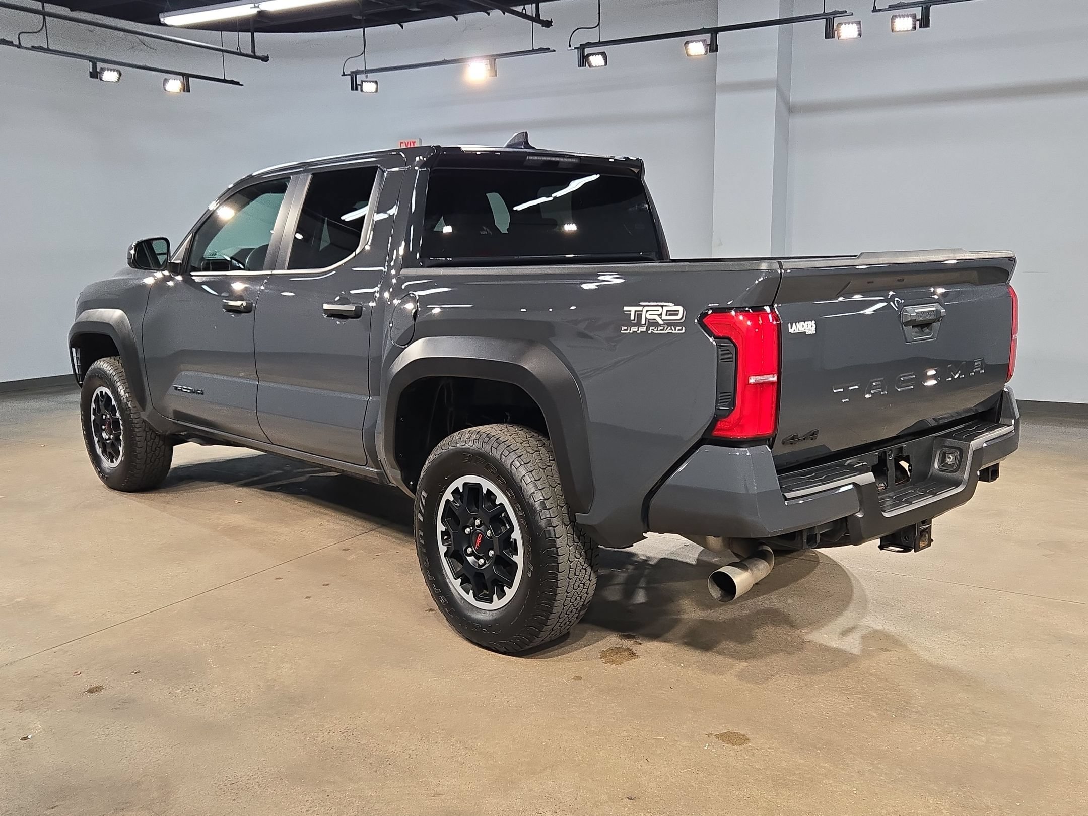 Certified 2025 Toyota Tacoma TRD Off-Road AWD/4WD image 5