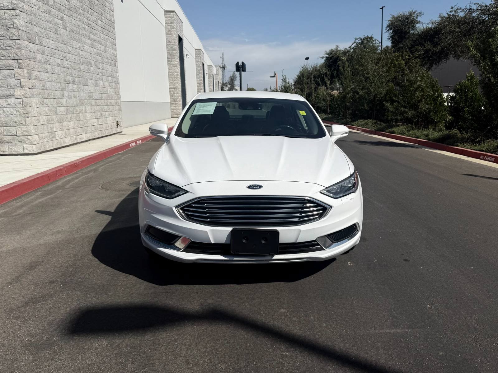 Used 2018 Ford Fusion SE w/ Equipment Group 602A FWD image 2