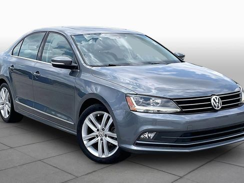 Used 2017 Volkswagen Jetta SEL FWD image 3