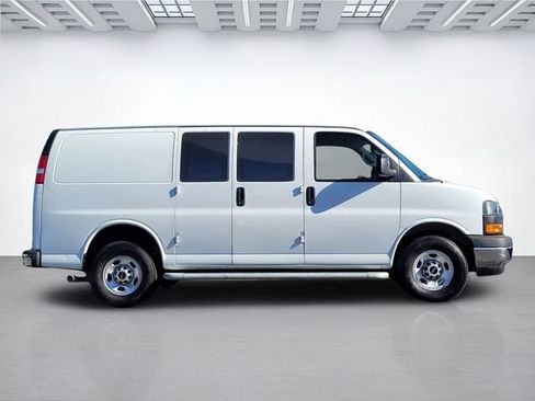 Used 2024 GMC Savana 2500 w/ Driver Convenience Package RWD image 4