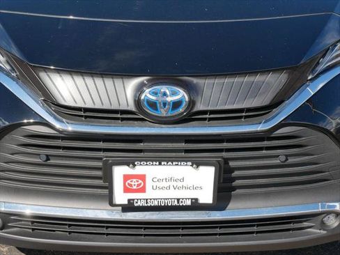 Certified 2024 Toyota Venza XLE AWD/4WD image 9