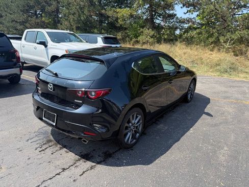 Used 2023 MAZDA MAZDA3 s FWD image 3