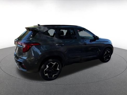 Used 2025 Kia Seltos S FWD image 15
