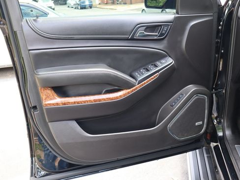 Used 2015 Chevrolet Suburban LTZ RWD image 7
