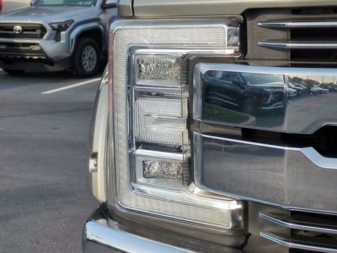 Used 2019 Ford F250 Lariat w/ Lariat Ultimate Package image 10