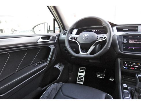 Used 2022 Volkswagen Tiguan SEL R-Line image 10