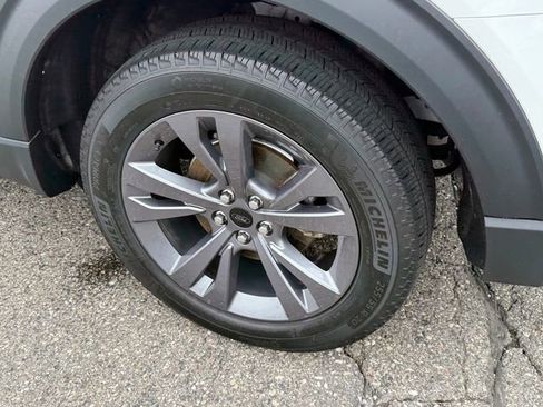 Certified 2024 Ford Explorer XLT w/ Equipment Group 202A AWD/4WD image 5