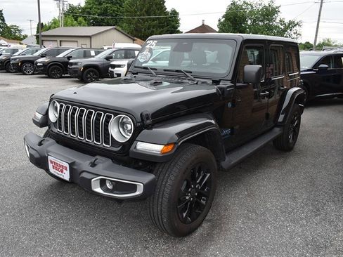 Used 2025 Jeep Wrangler Unlimited Sahara AWD/4WD image 7