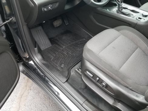 Used 2023 Chevrolet Traverse LT image 9