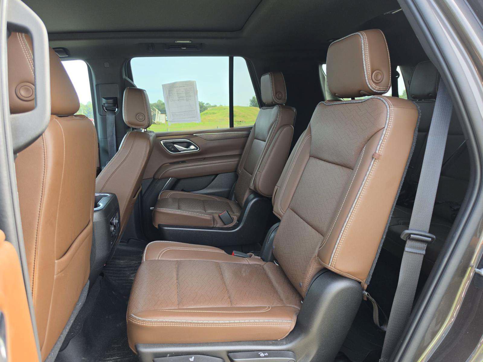 Used 2021 Chevrolet Tahoe High Country w/ Premium Package AWD/4WD image 5