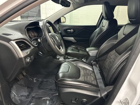 Used 2022 Jeep Cherokee Latitude AWD/4WD image 18