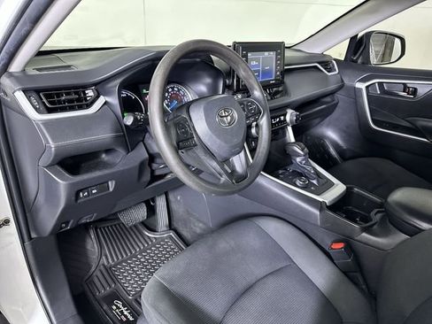 Used 2022 Toyota RAV4 LE AWD/4WD image 10