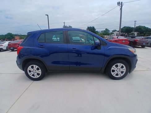 Used 2017 Chevrolet Trax LS FWD image 4