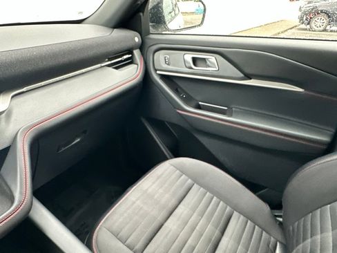 Certified 2025 Ford Explorer ST-Line w/ ST-Line Street Pack AWD/4WD image 44