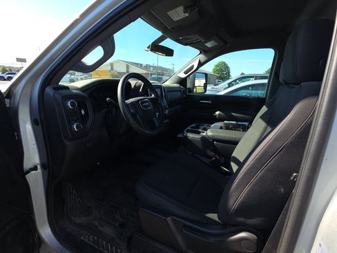 Used 2023 GMC Sierra 2500 Pro w/ Convenience Package AWD/4WD image 9