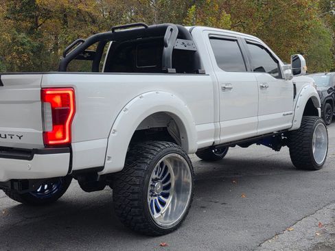 Used 2017 Ford F250 Lariat w/ Lariat Ultimate Package AWD/4WD image 40
