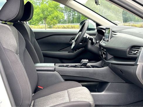 Used 2024 Nissan Rogue SV FWD image 5