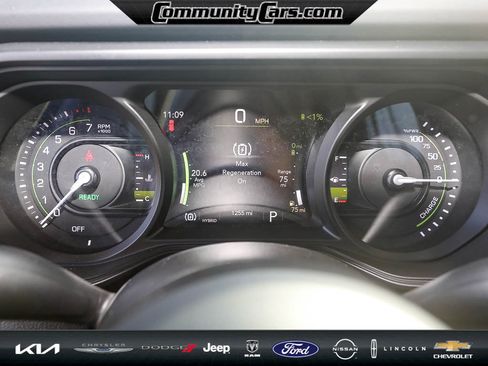 Used 2025 Jeep Wrangler Unlimited Rubicon 4xe w/ Convenience Group image 13