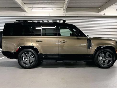 Certified 2025 Land Rover Defender 130 X-Dynamic SE AWD/4WD image 14