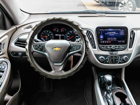 Used 2022 Chevrolet Malibu LT FWD image 11