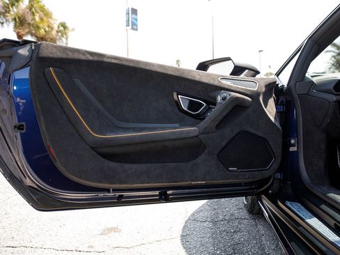 Used 2023 Lamborghini Huracan Sterrato image 10