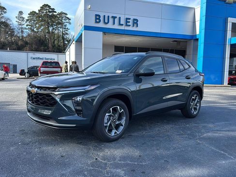 New 2026 Chevrolet Trax LT w/ Driver Confidence Package image 2