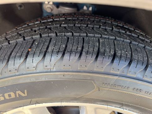 Used 2023 Ford Explorer Limited image 11