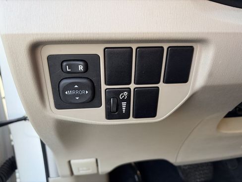 Used 2013 Toyota Prius Three FWD image 39