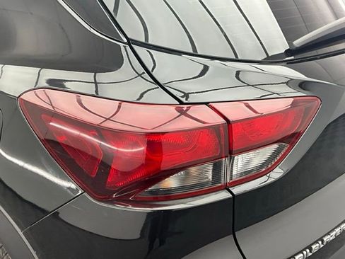 Used 2021 Chevrolet TrailBlazer LS image 24