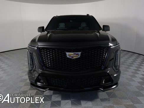 Used 2025 Cadillac Escalade V image 3