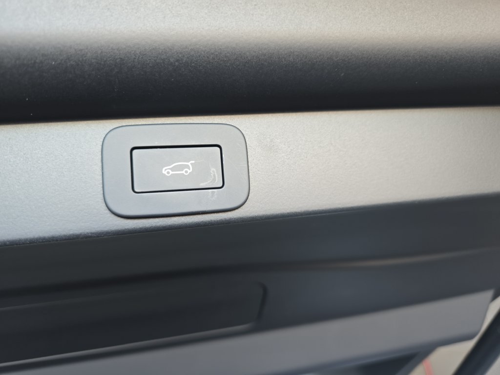 Certified 2026 Land Rover Range Rover SE AWD/4WD image 16