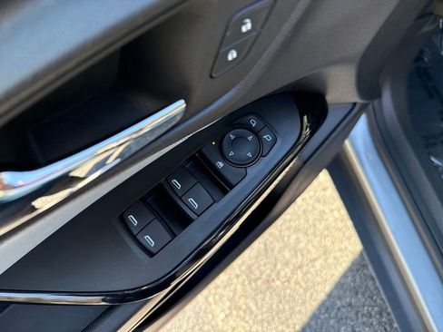 Used 2025 Chevrolet Trax LT image 14