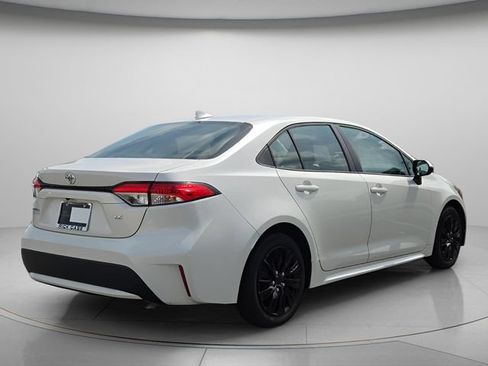 Used 2020 Toyota Corolla LE FWD image 7