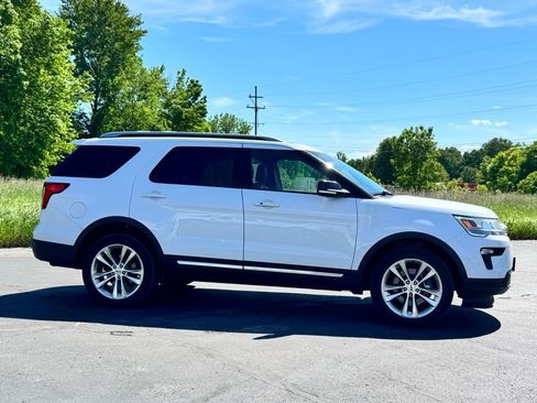Used 2018 Ford Explorer XLT w/ Equipment Group 202A AWD/4WD image 3