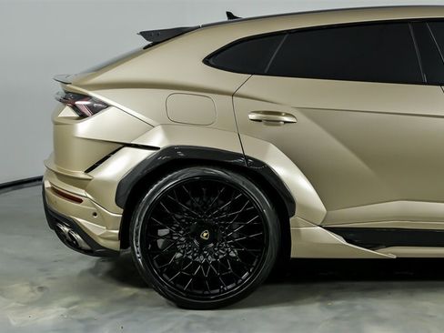 Used 2023 Lamborghini Urus Performante AWD/4WD image 13
