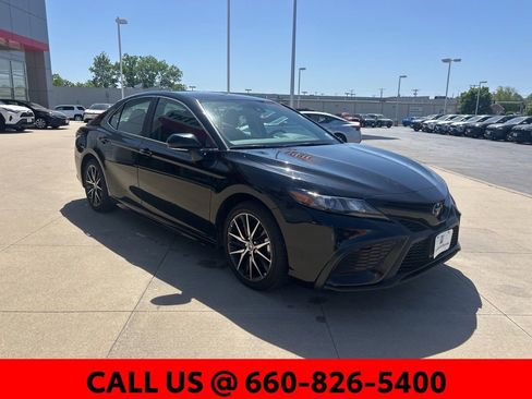 Used 2024 Toyota Camry SE FWD image 4