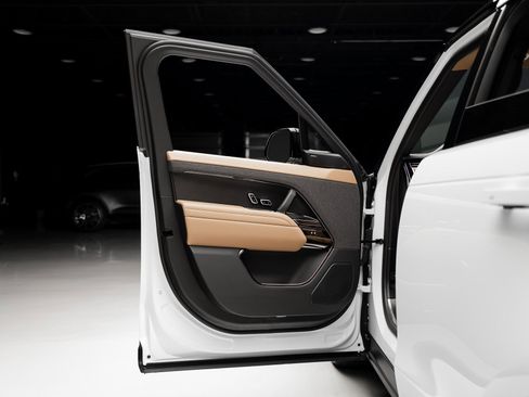 Used 2024 Land Rover Range Rover Sport SE image 50