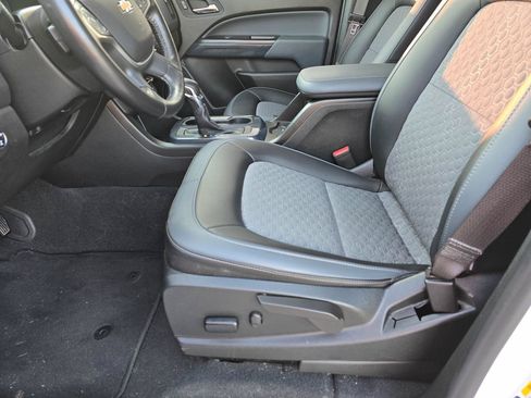 Used 2022 Chevrolet Colorado Z71 AWD/4WD image 11
