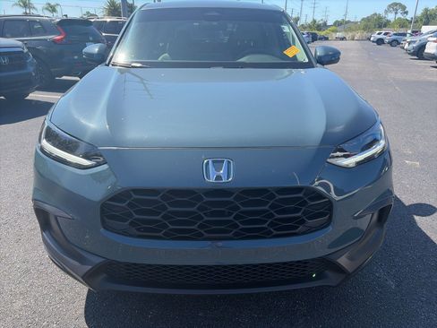 Used 2025 Honda HR-V LX image 2