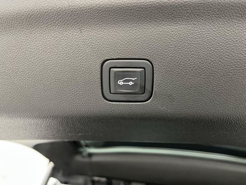 Certified 2022 GMC Yukon SLT w/ SLT Premium Package AWD/4WD image 35